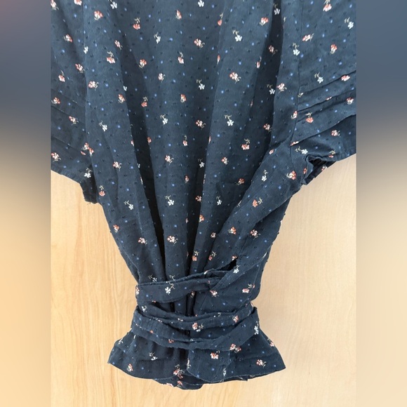 Madewell Floral Wrap Top With Flutter Sleeves. - Picture 8 of 14